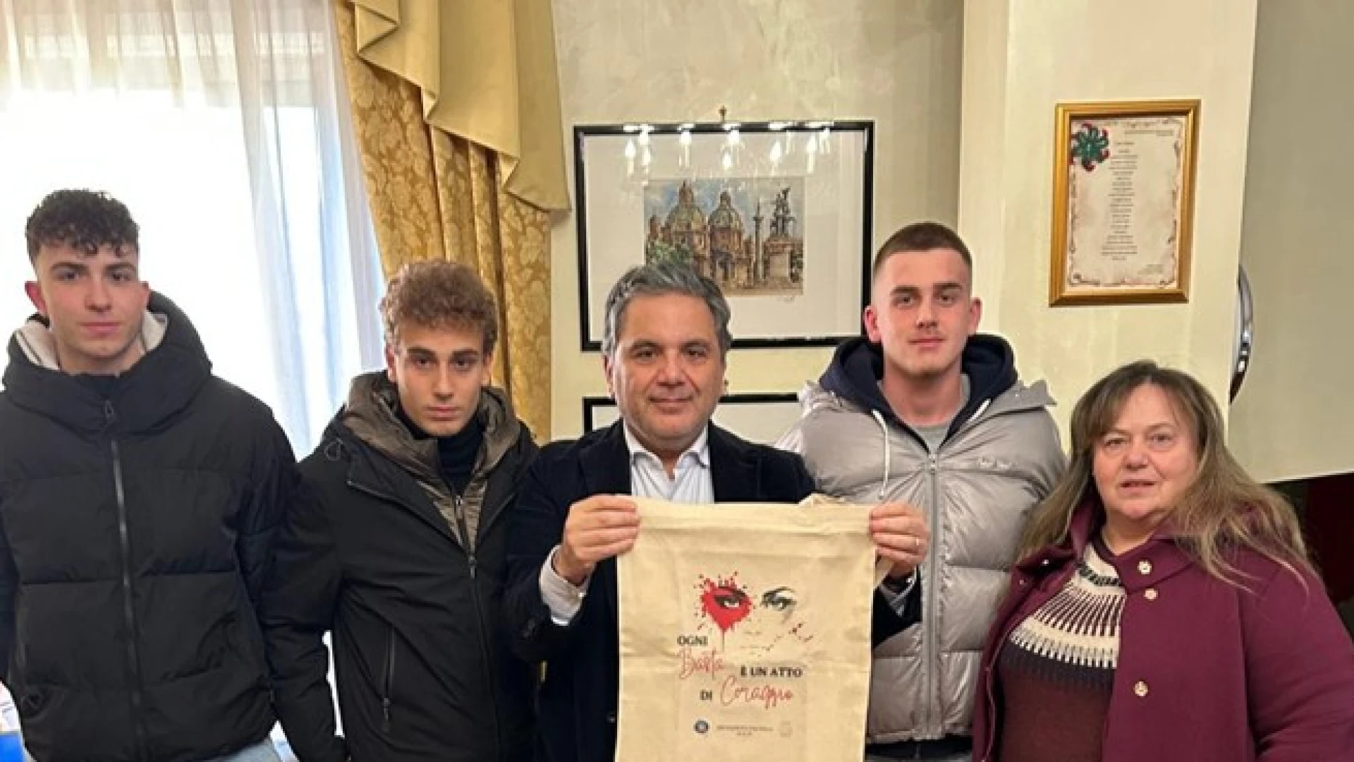 Isernia: studenti protagonisti in Prefettura con l’iniziativa “Mai piu’ sola”.